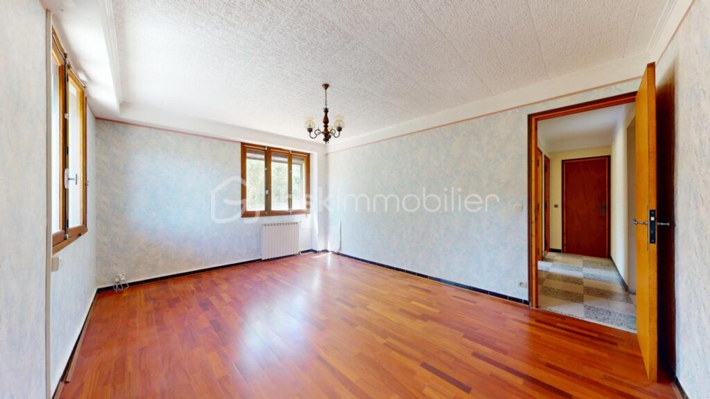 Grande maison divisée en deux logements ou logement + activité pro – 7 pièces – 6 chambres – 187 m²