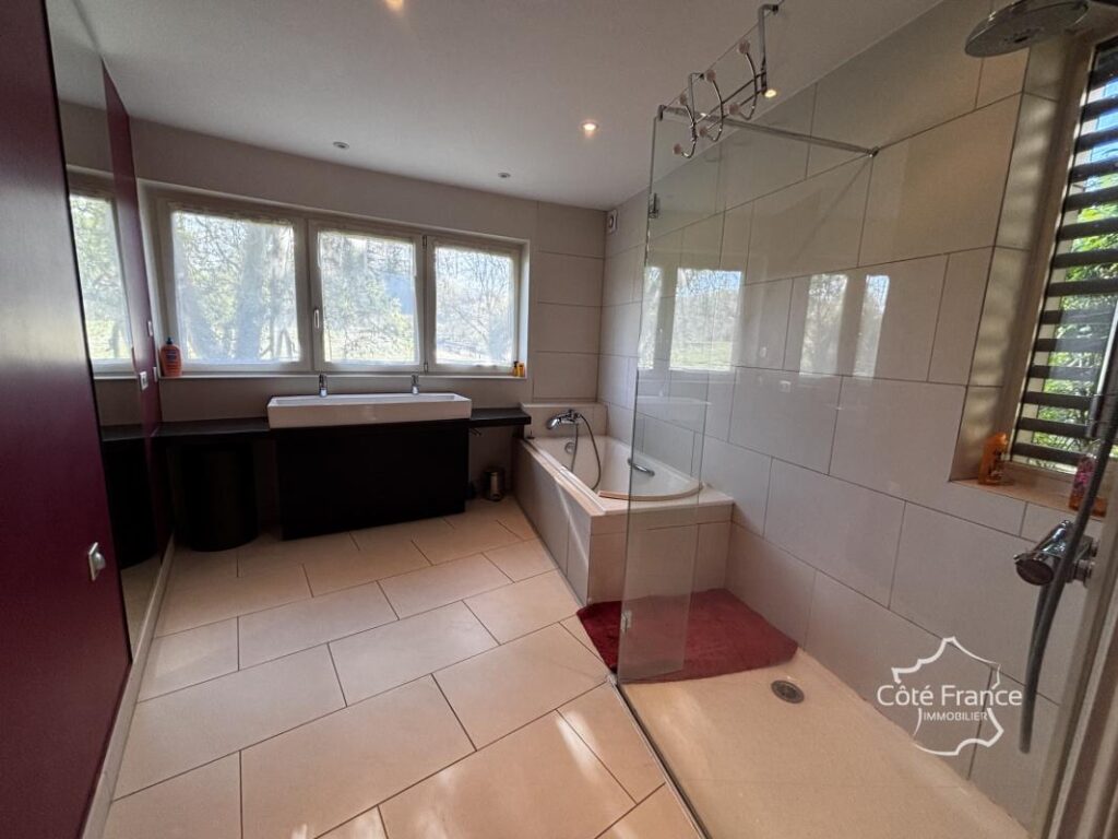 Maison d&rsquo;architecture exceptionnelle de 265 m2 habitable à S – 5 pièces – 4 chambres – 267 m²