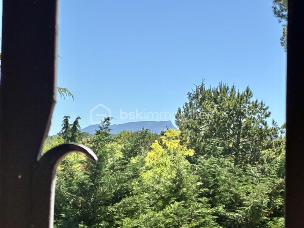 Aix-en-Provence Nord – Célony | Maison familiale avec piscine sur 3 000 m² au calme – 5 pièces – 4 chambres – 132 m²