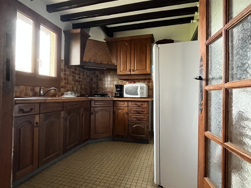 Située au milieu des prairies du Pays d&rsquo;Auge, au bout d&rsquo;un c – 9 pièces – 6 chambres – 170 m²
