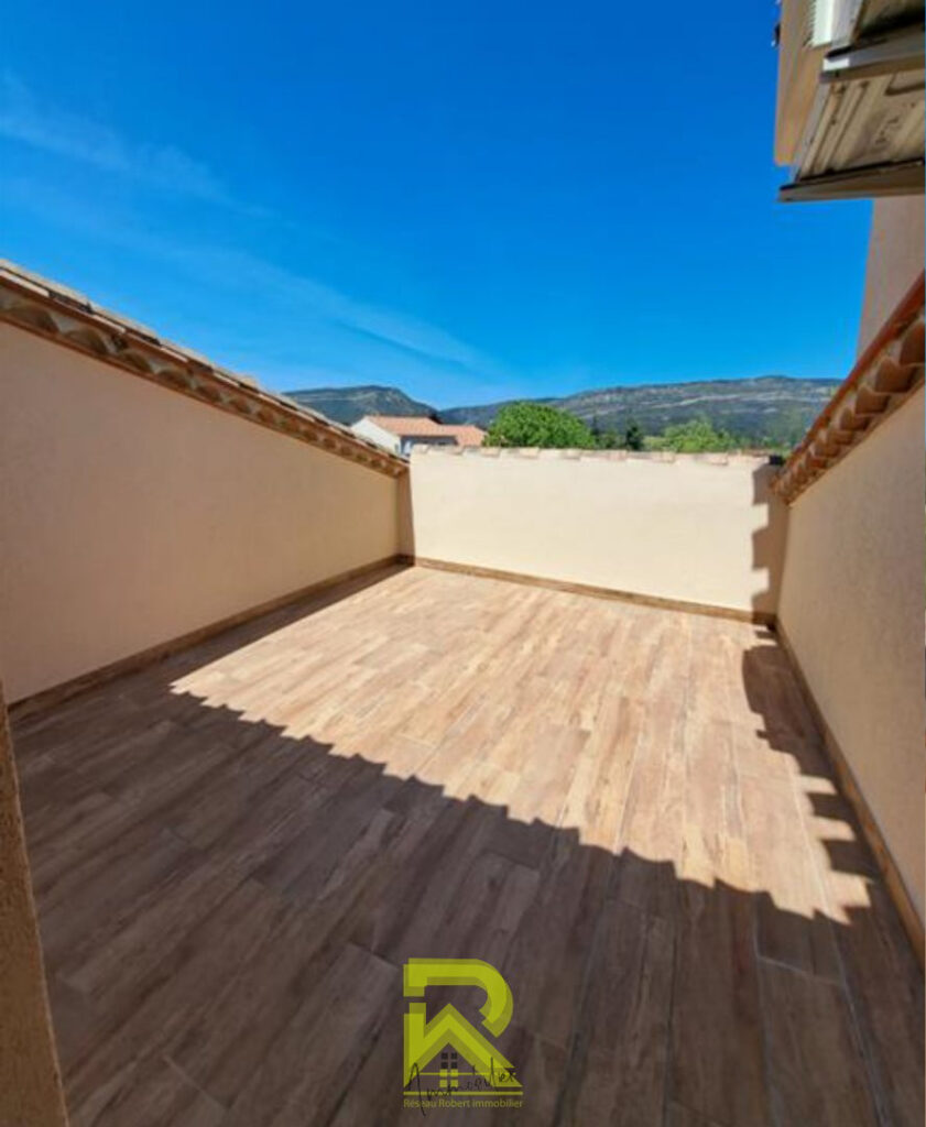 Charmante Maison + 4 appartements +1 terrain viabilisé à RIB – 14 pièces – 8 chambres – 350 m²