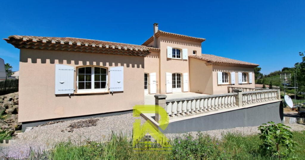 Charmante Maison + 4 appartements +1 terrain viabilisé à RIB – 14 pièces – 8 chambres – 350 m²