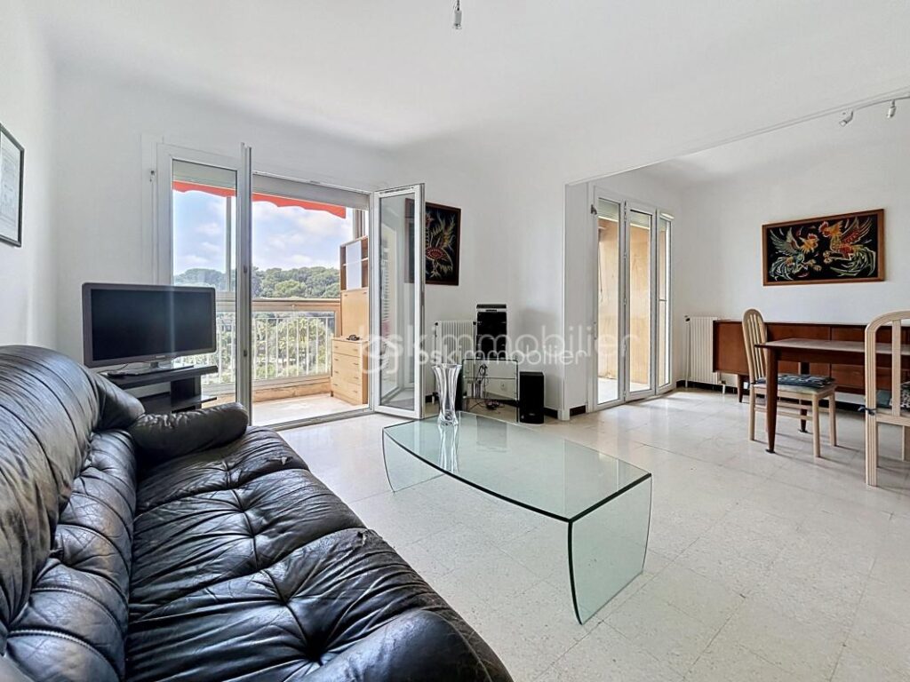 ANTIBES – T3 VUE MER – CAVE ET PARKING – 4 pièces – 2 chambres – 68 m²