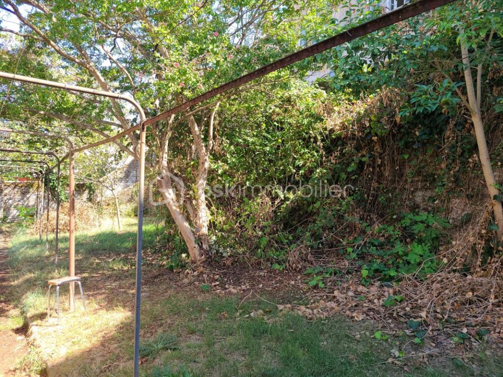 Volumes et potentiel – Maison de 240 m² avec vue dégagée sur la Garonne – 7 pièces – 4 chambres – 207 m²