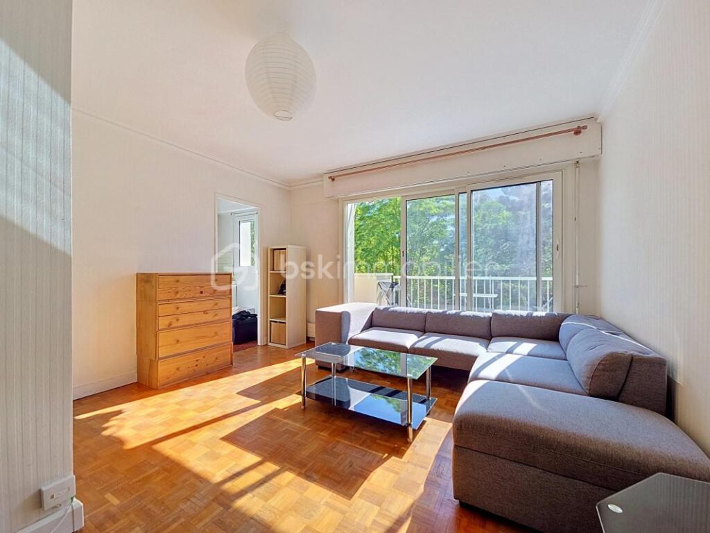 RUEIL-MALMAISON – Résidence du Bois Préau – Studio dernier étage vue arborée avec balcon, parking et cave – 1 pièce – NR chambres – 26 m²