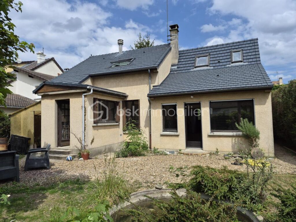 Belle maison de 113.75 m2 avec terrain, sous sol – 6 pièces – 4 chambres – 113 m²