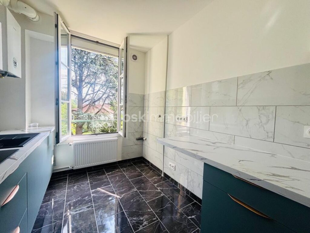 *** Nouveauté : Superbe Appartement très lumineux , refait entièrement à neuf, situé au cœur d&rsquo;un secteur recherché de la ville de Sens*** – 3 pièces – 2 chambres – 52 m²