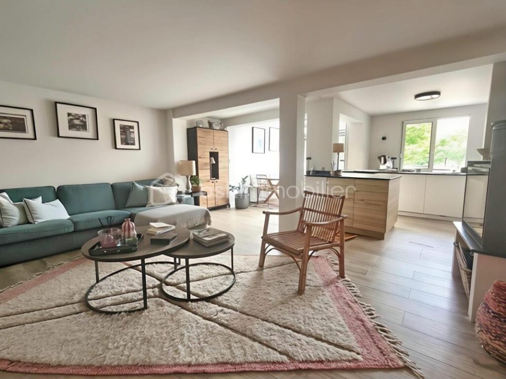 Charmante maison au coeur du village avec jardin – 6 pièces – 4 chambres – 142 m²
