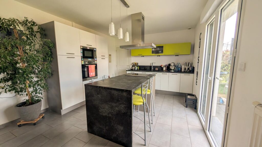 Semi plain-pied individuel 3 chambres, jardin et garage – 5 pièces – 3 chambres – 117 m²