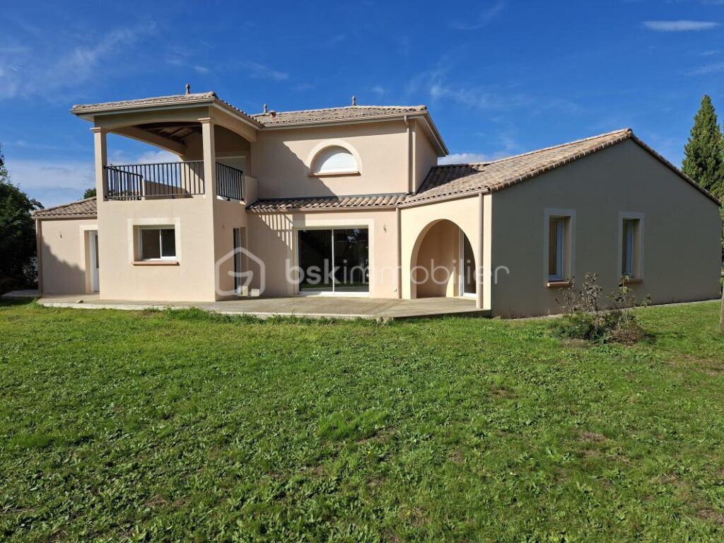 Belle maison contemporaine lumineuse et calme – 5 pièces – 3 chambres – 151 m²