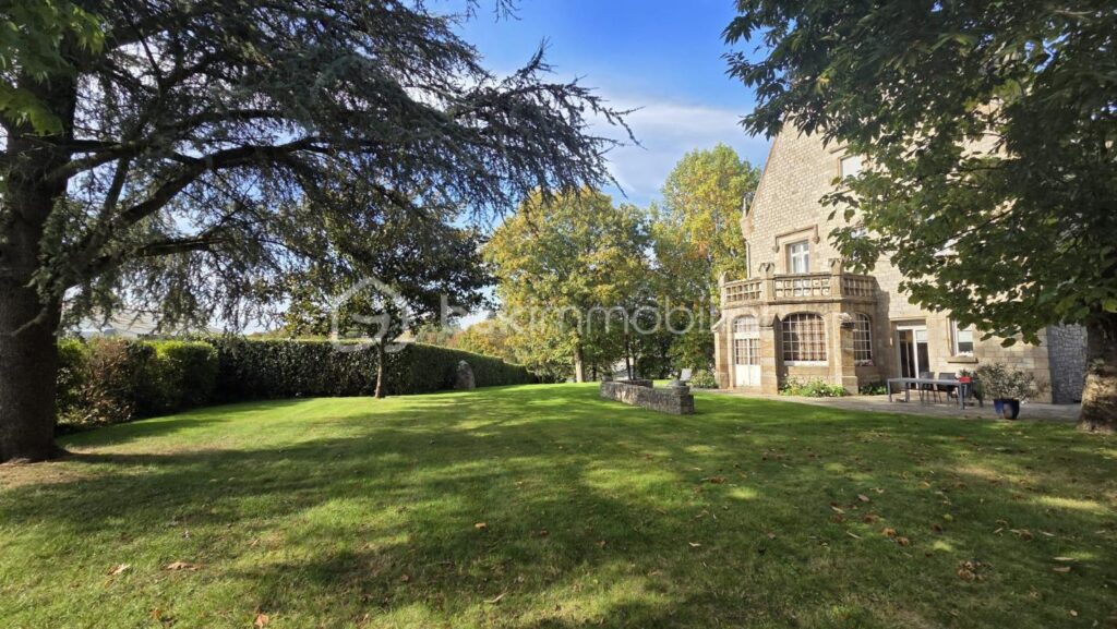 PROPRIETE D&rsquo;EXCEPTION AVEC PARC – PAS DE TRAVAUX – 12 pièces – 5 chambres – 353 m²