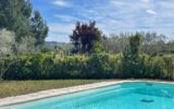 Mas de caractère de 250m2 – 6ch – sur 10000m2 au calme absolu – Cadre provençal d’exception à proximité du Golf de Pont Royal – 7 pièces – 6 chambres – 226 m²