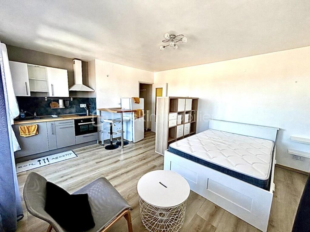 RESIDENCE SECURISEE – STATIONNEMENT PRIVATIF – BALCON – 1 pièce – NR chambres – 27 m²