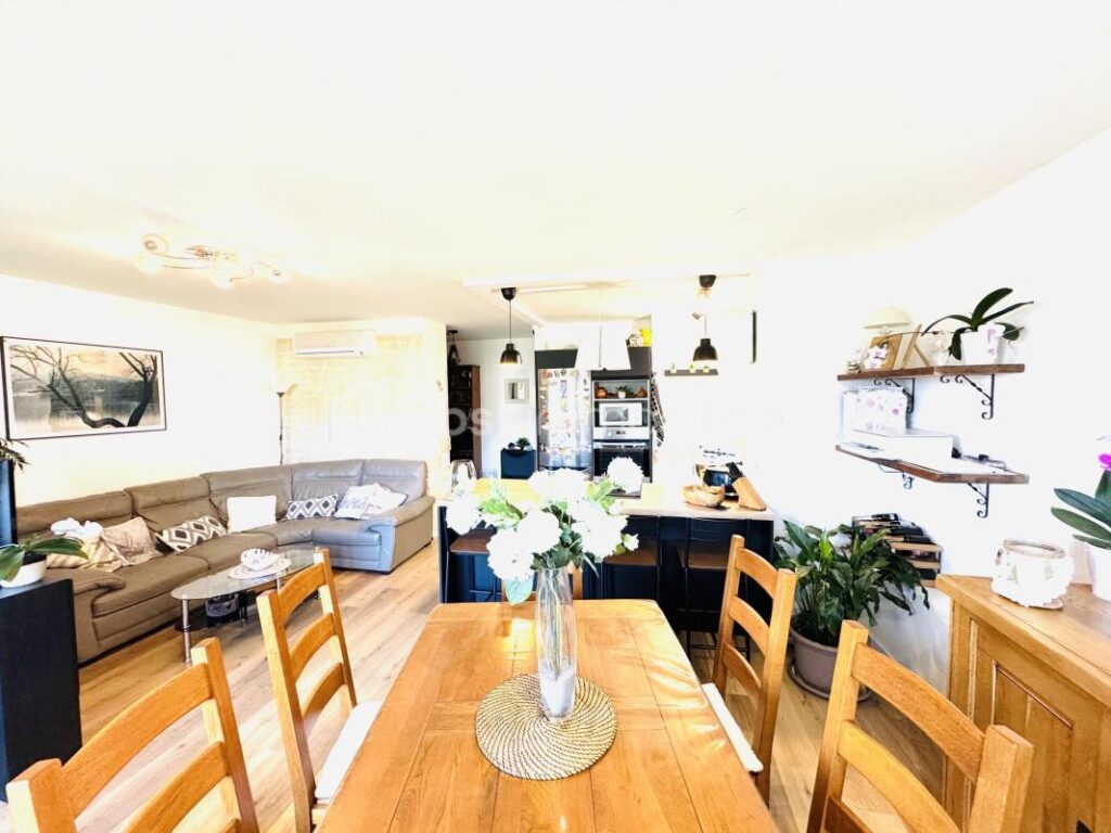 Appartement T4 de 78 m2 avec place de parking – Marseille 12 e – 4 pièces – 3 chambres – 77 m²