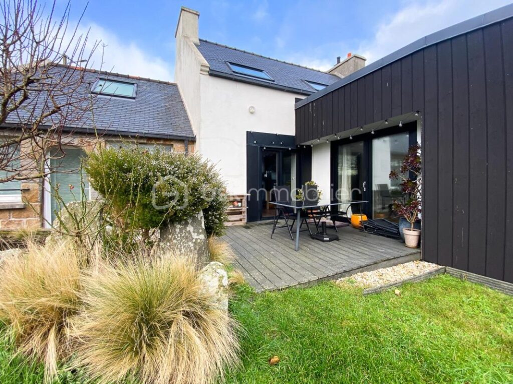A 100 mètres des plages de Portsall – 5 pièces – 3 chambres – 121 m²