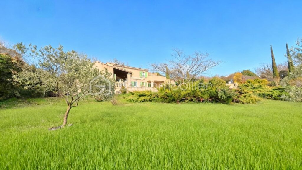 Lauris – Propriété de caractère avec vue panoramique au pied du Luberon – 8 pièces – 5 chambres – 150 m²