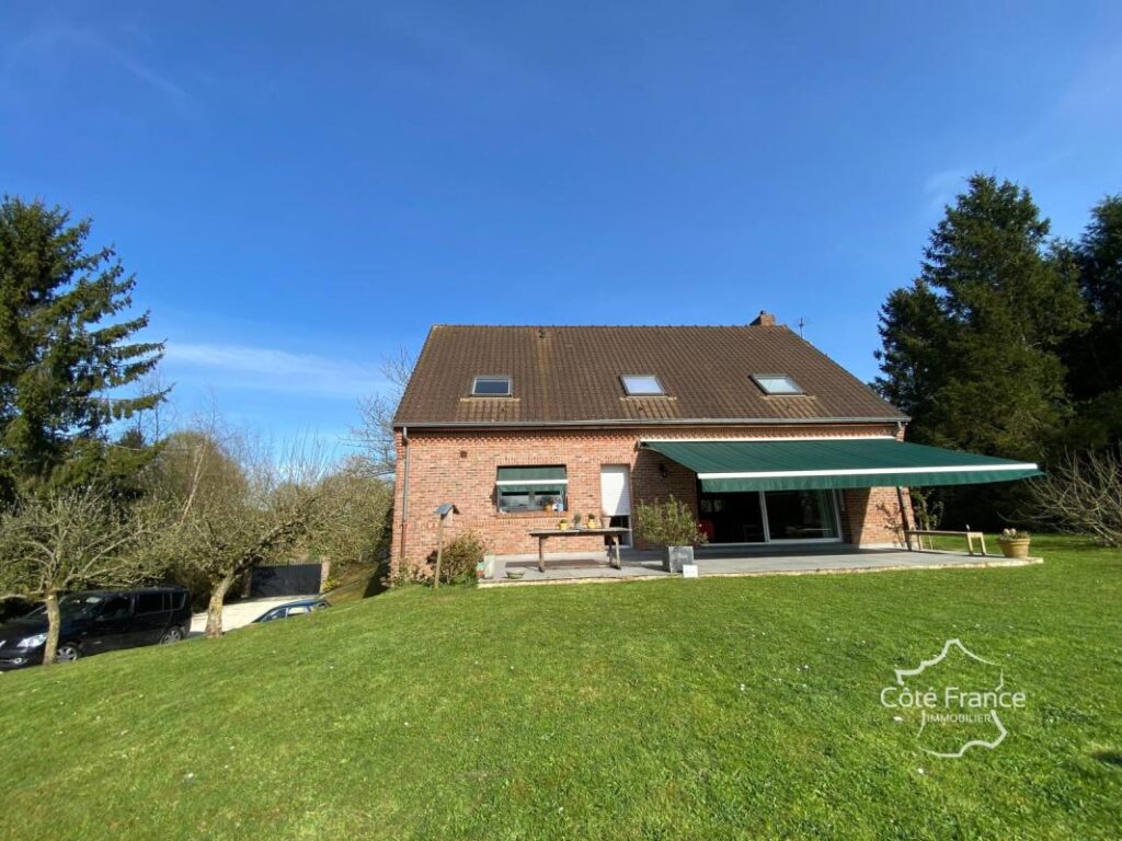 Villa dans un parc paysagé – 7 pièces – 5 chambres – 180 m²