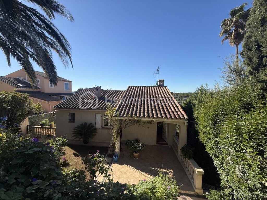 Maison d’exception avec piscine à débordement – Vue imprenable – Quartier recherché de Valescure à Saint-Raphaël – 5 pièces – 5 chambres – 136 m²