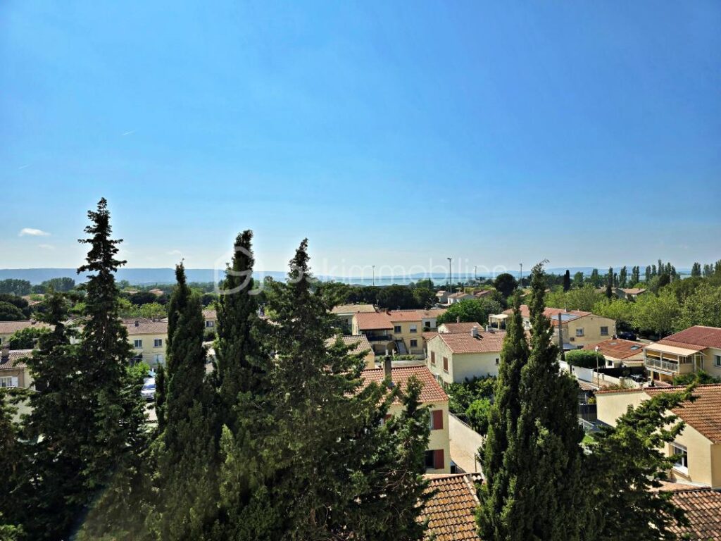 🔥 DERNIER ÉTAGE – 69 m² – 3 CHAMBRES – 2 BALCONS – VUE ÉTANG – 121 000 € 🔥 – 4 pièces – 3 chambres – 69 m²
