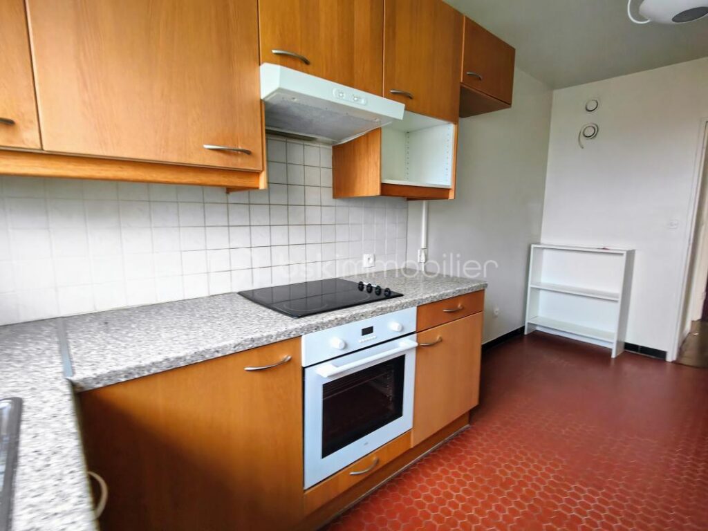 Bel appartement 3 chambres av 2 grands balcon cave 2 pl parking – 5 pièces – 3 chambres – 96 m²