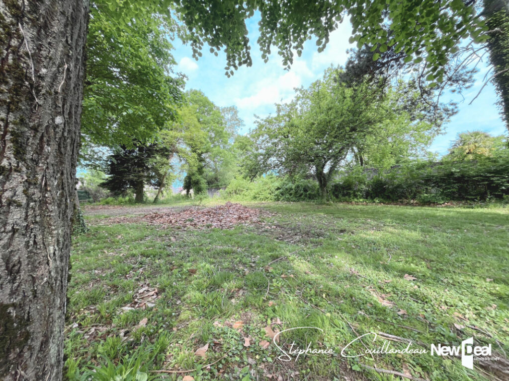 Terrain entièrement plat et viabilisé avec vue sur la Dent du Chart dans petit lotissement à Chambéry – NR pièces – NR chambres – 729 m²