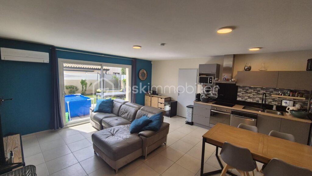 A VENDRE VILLA DEUX FACES TRAVERSANTE DE 94M² SUR TERRAIN DE 214M² A LATOUR BAS ELNE – TROIS CHAMBRES – DEUX PIECES D EAU – DEUX TOILETTES – GARAGE TRAVERSANT – 5 pièces – 3 chambres – 87 m²
