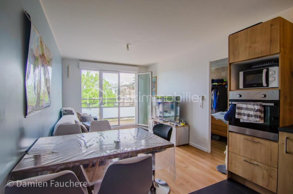 Appartement F2 lumineux – 2014 – Dernier étage avec balcon et parking sécurisé – 2 pièces – 1 chambre – 41 m²