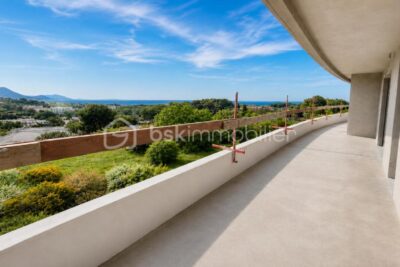 ANTIBES – 3P NEUF AVEC VUE MER, TERRASSE ET PISCINE ROOFTOP – 3 pièces – 2 chambres – 75 m²