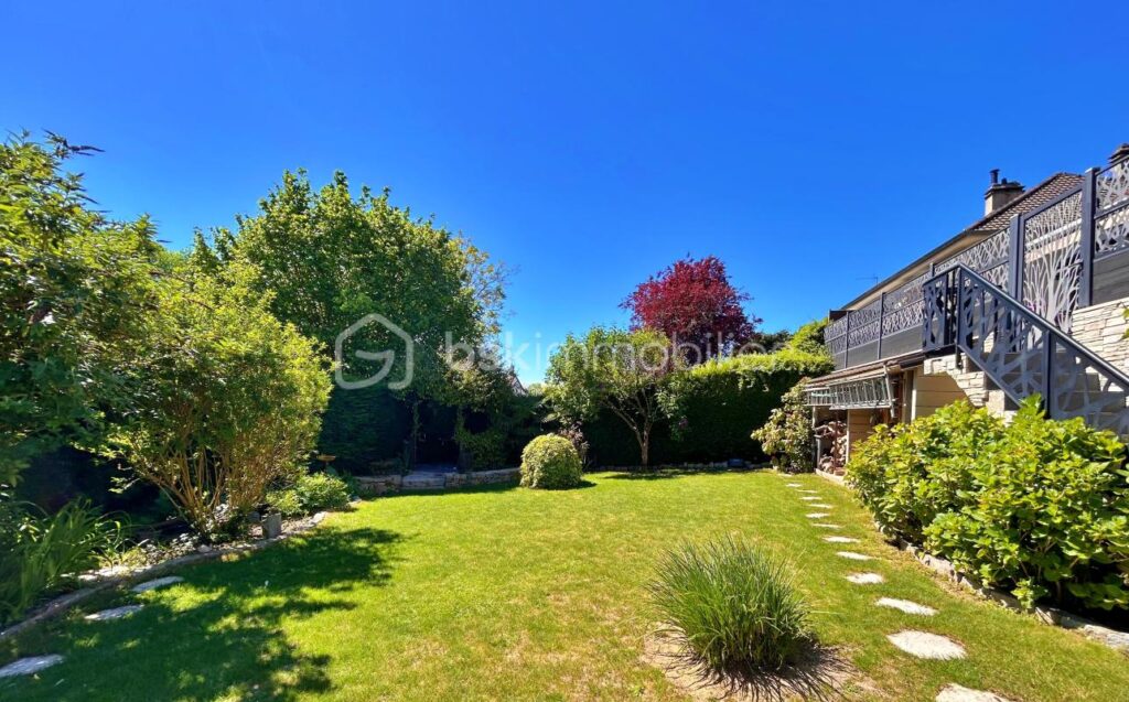 🏡 Élégance, lumière et panorama — Une maison d’exception sur les hauteurs de Jouars Pontchartrain – 8 pièces – 5 chambres – 170 m²