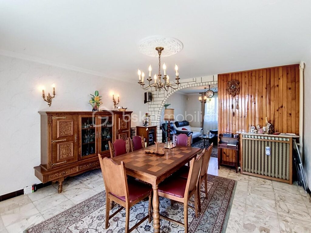 Maison familiale avec sous-sol total – Secteur calme et recherché de Louvres – 7 pièces – 4 chambres – 132 m²