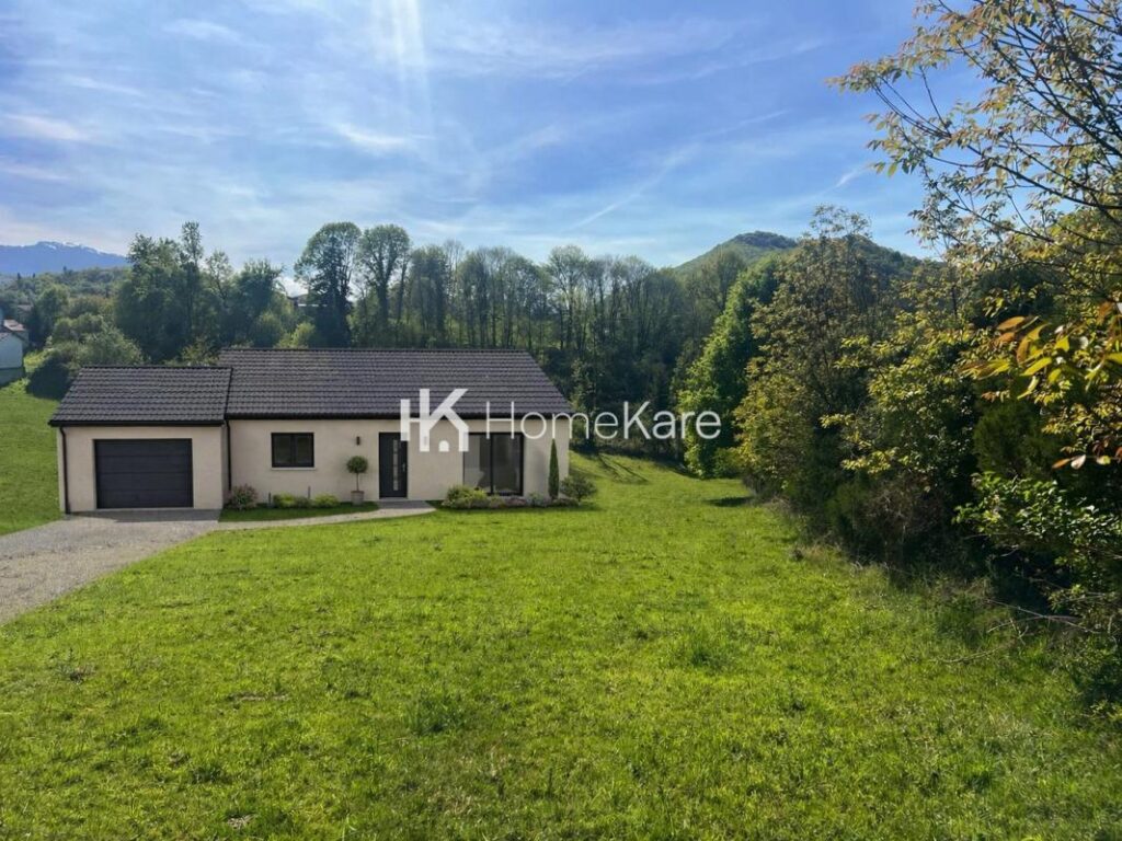 SUPERBE VUE SUR LES MONTAGNES – NR pièces – NR chambres – 3000 m²