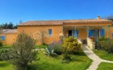 Maison de plain-pied prête à vivre avec piscine, garage et vue ouverte sur le Luberon sur terrain plat et clôturé de 1549 m² – 7 pièces – 4 chambres – 150 m²