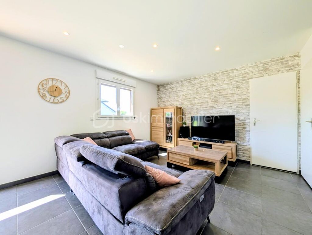 HAUTEVILLE-SUR-FIER — MAISON RECENTE — 4 CHAMBRES — CALME — VUE DEGAGEE — TERRASSE — JARDIN – 5 pièces – 4 chambres – 101 m²