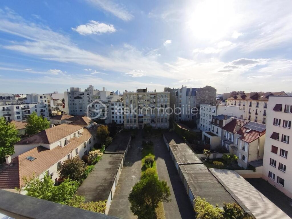 3 pièces lumineux au dernier étage avec vue dégagée et balcon – 3 pièces – 2 chambres – 52 m²