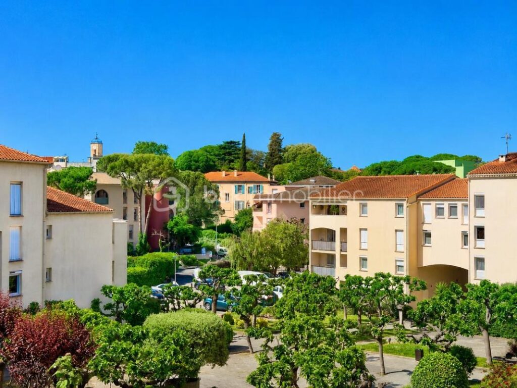 MOUANS-SARTOUX – APPARTEMENT 3 PCES – 62M² – PARKING – CALME – 5 MIN DU CENTRE A PIED – 3 pièces – 2 chambres – 62 m²