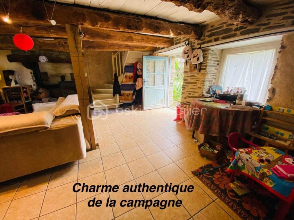 Maison de Village de 187 M² (Loyat 56800) – 7 pièces – 5 chambres – 187 m²
