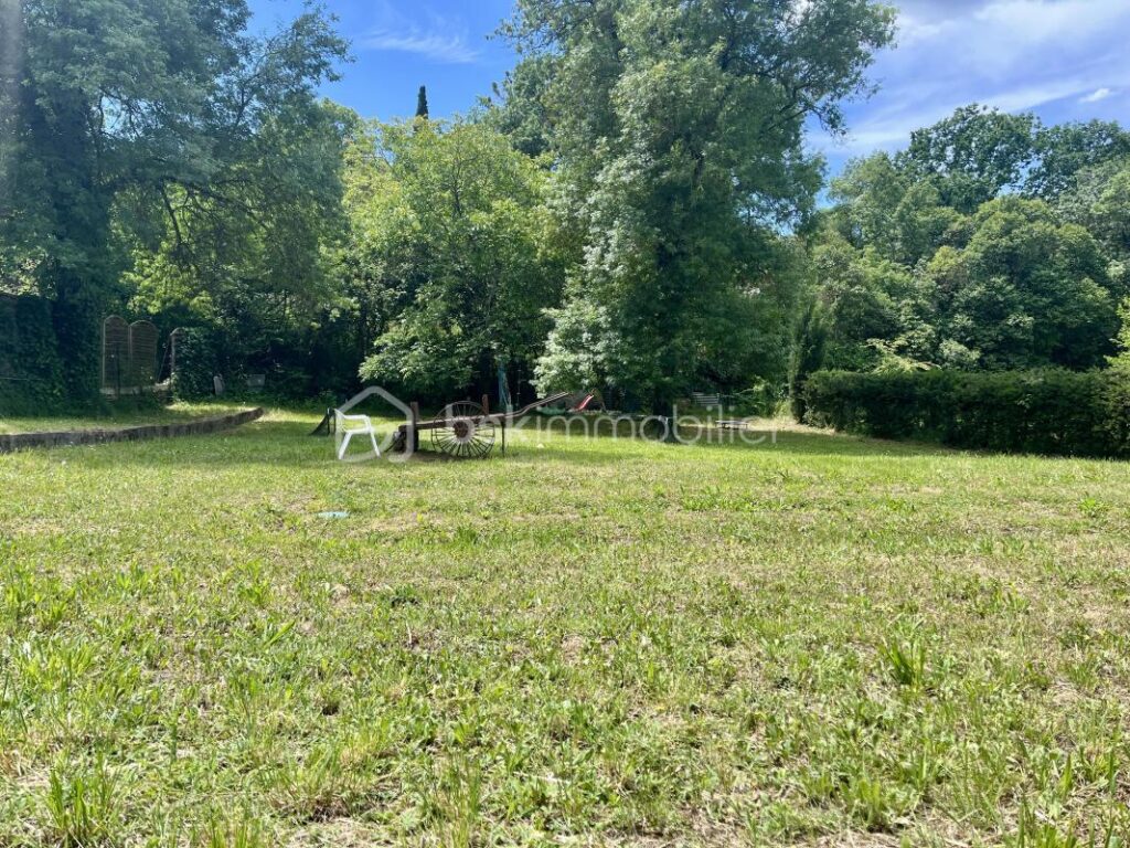Villa T3 de 63 m2 pleine de potentiel – Saint-Paul-en-Forêt – Terrain de 2000 m2 – 3 pièces – 2 chambres – 63 m²