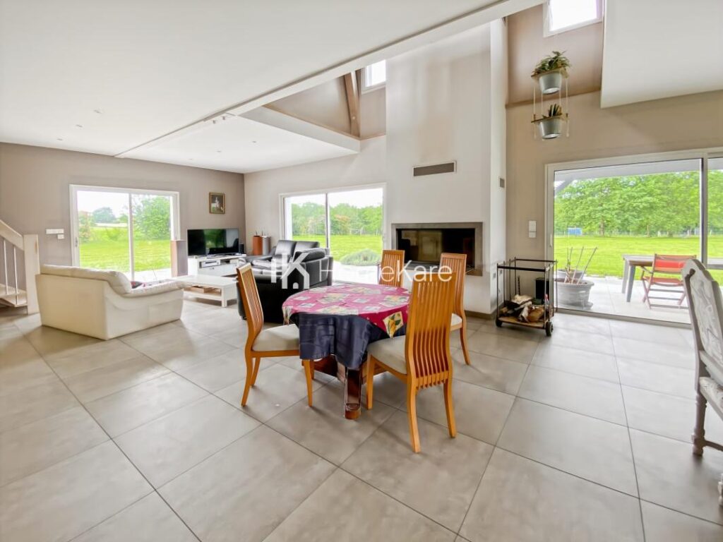 N&rsquo;ACHETEZ PAS SEULEMENT LA MAISON, ACHETEZ L&rsquo;ENVIRONNEMENT – 5 pièces – 4 chambres – 200 m²