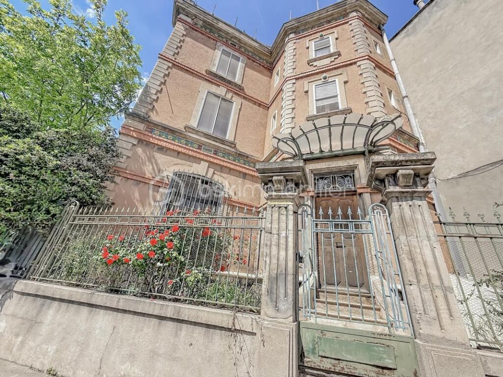 *** MAISON DE CARACTÈRE DE 230M2 AVEC CAVE ET PARKING – ARLES *** – 9 pièces – 6 chambres – 230 m²