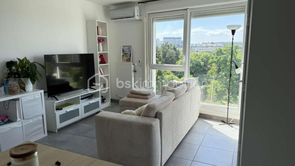 À louer – Superbe T3 récent avec balcon, vue dégagée et parking – Vénissieux centre – 3 pièces – 2 chambres – 61 m²