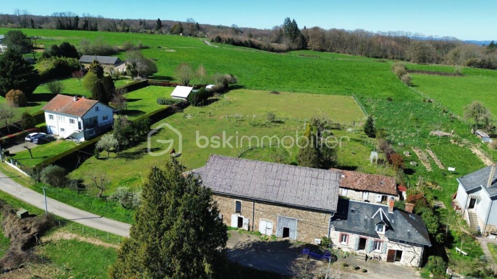Ensemble Immobilier de 97 m² – 5 pièces – 2 chambres – 97 m²