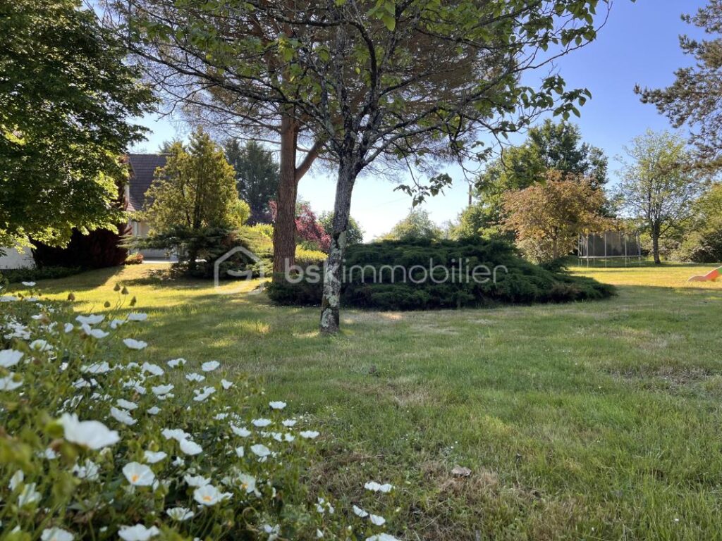 Magnifique maison 180 m2 de caractère, 5 chambres avec piscine sur terrain arboré de 6 000 m² – 7 pièces – 5 chambres – 180 m²