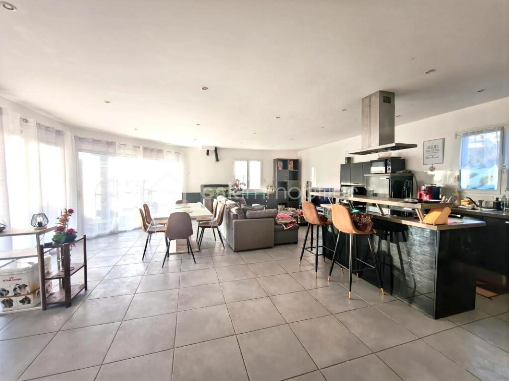 Plain-pied lumineux avec vue dégagée – laissez-vous séduire – 6 pièces – 3 chambres – 116 m²