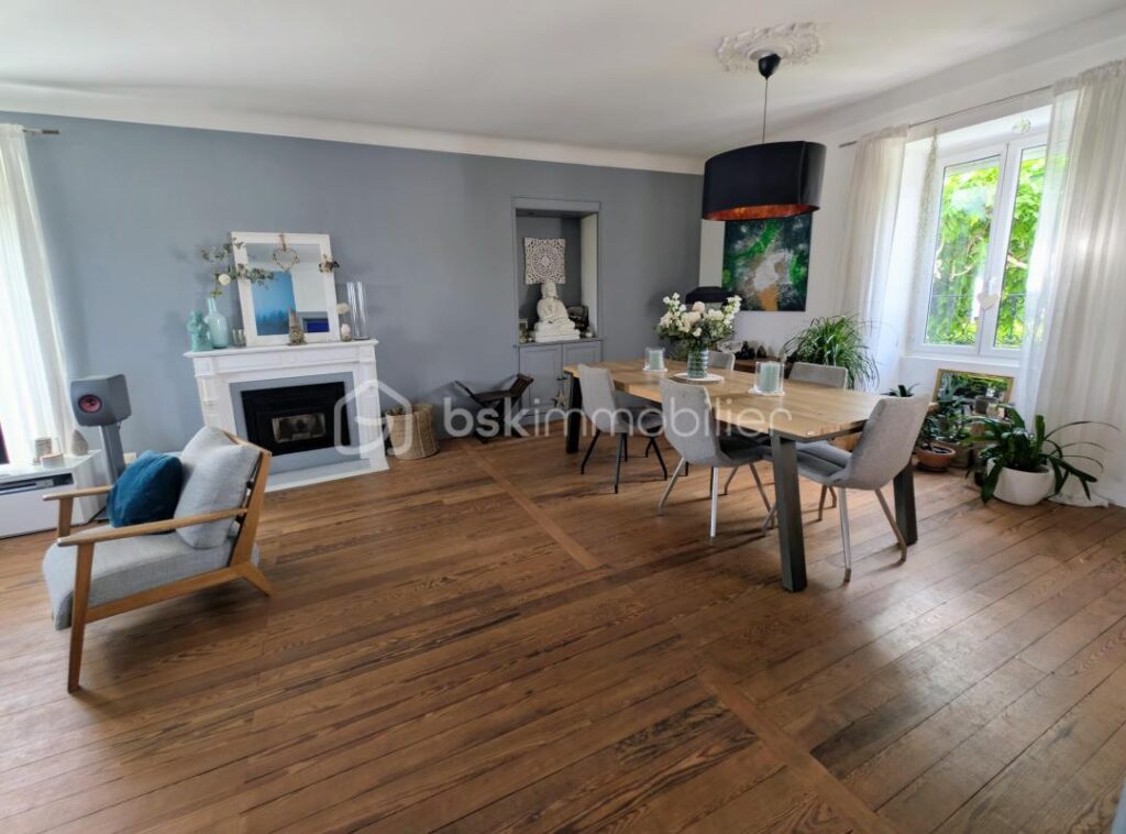 MAISON DE MAITRE RENOVEE – BORDS DE LOIRE – 7 pièces – 5 chambres – 198 m²