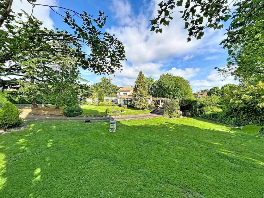 Propriété à Bressuire – 7 pièces – 4 chambres – 164 m²