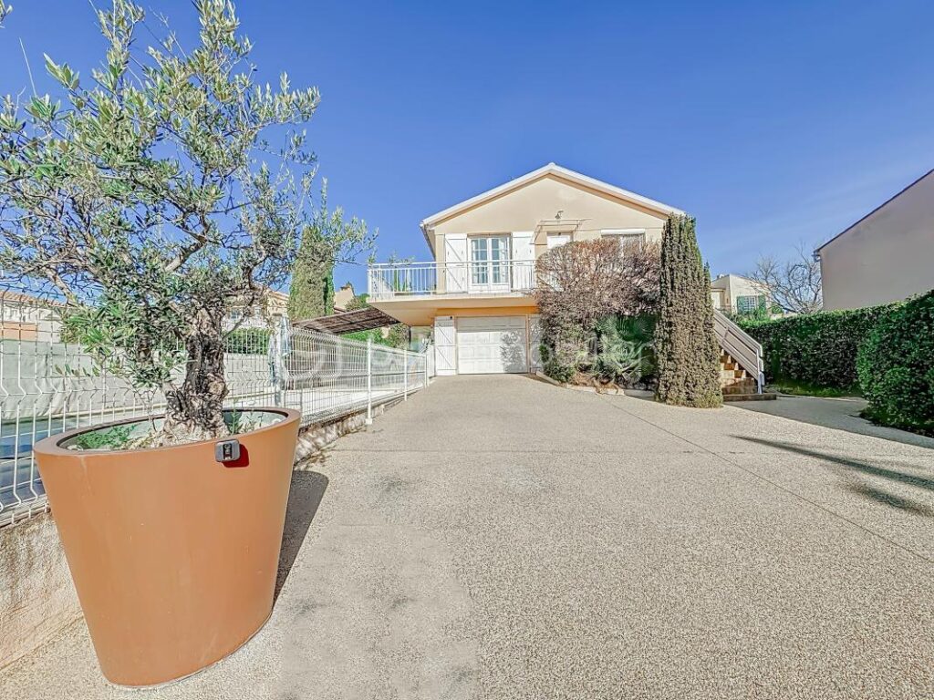 EXCLUSIVITÉ *** VILLA T5 DE 130M2 AVEC PISCINE ET APPARTEMENT INDEPENDANT À SAINT GEORGES D&rsquo;ORQUES *** – 5 pièces – 4 chambres – 130 m²