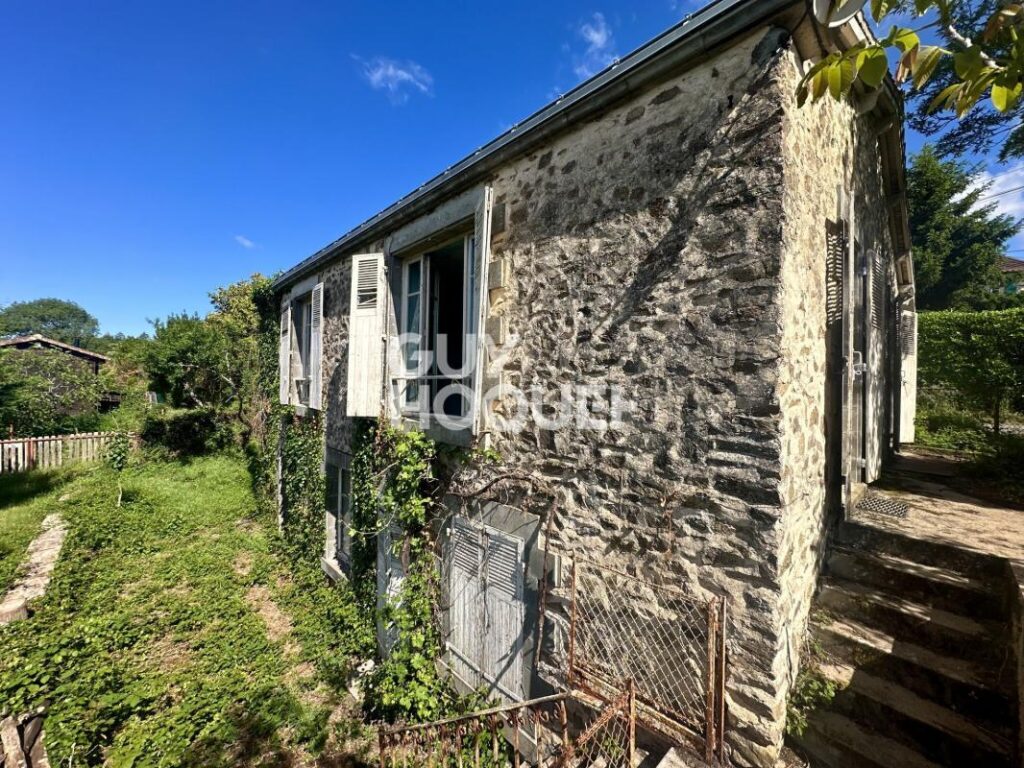 Maison à rénover – 4 pièces – 3 chambres – 110 m²
