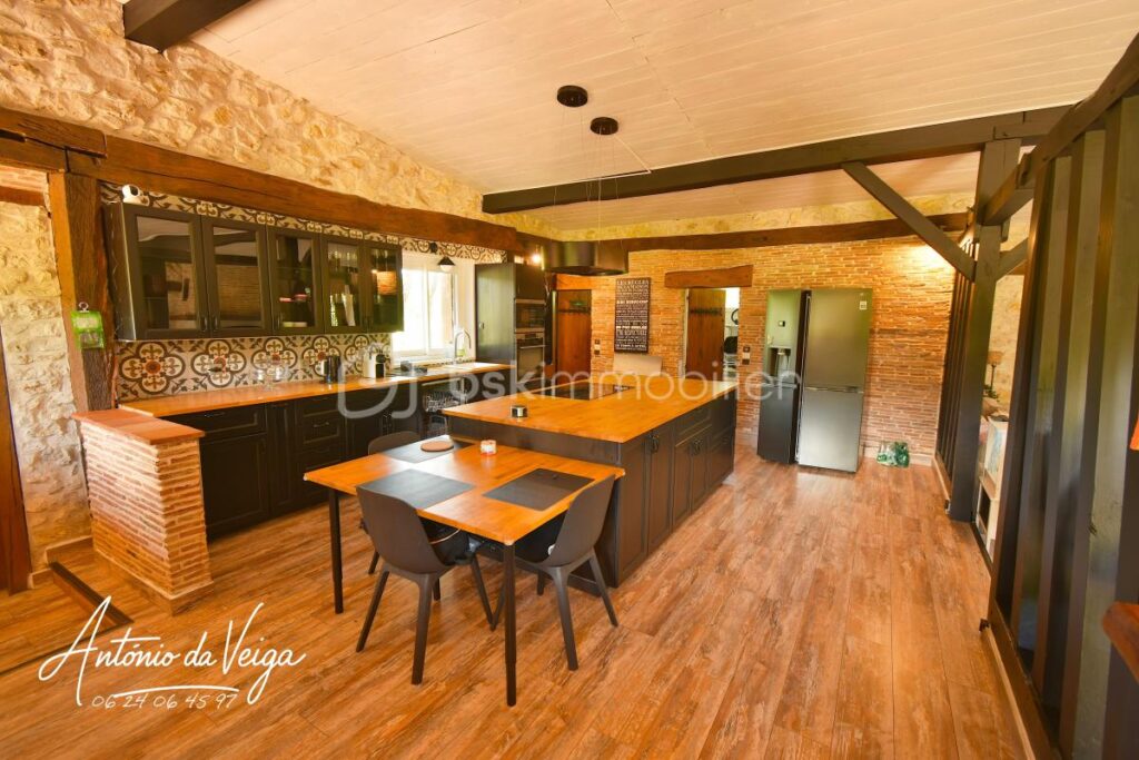 ✨ Maison d’Exception avec Piscine & Dépendance – Un Cadre de Vie Rare ! – 8 pièces – 3 chambres – 260 m²