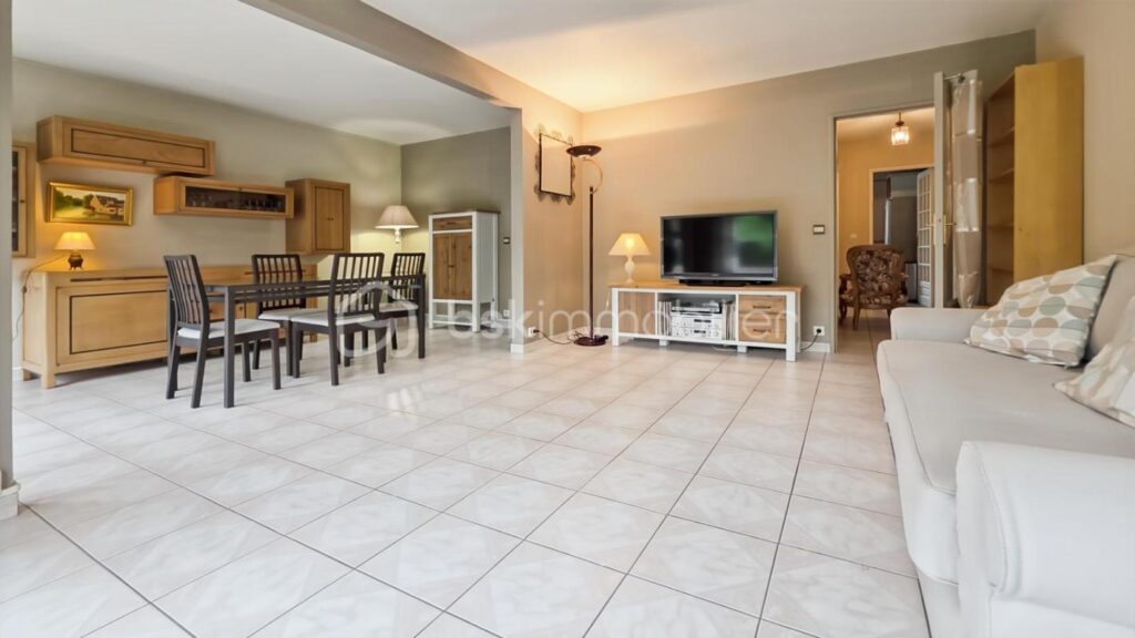 Appartement F3 – 65 m2 – Grand BALCON – cave – 3 pièces – 2 chambres – 65 m²