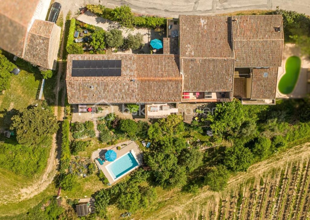 Magnifique maison d’hôtes et gîte de charme à vendre au cœur du Pays Cathare à proximité de Limoux et Carcassonne – 11 pièces – 8 chambres – 405 m²